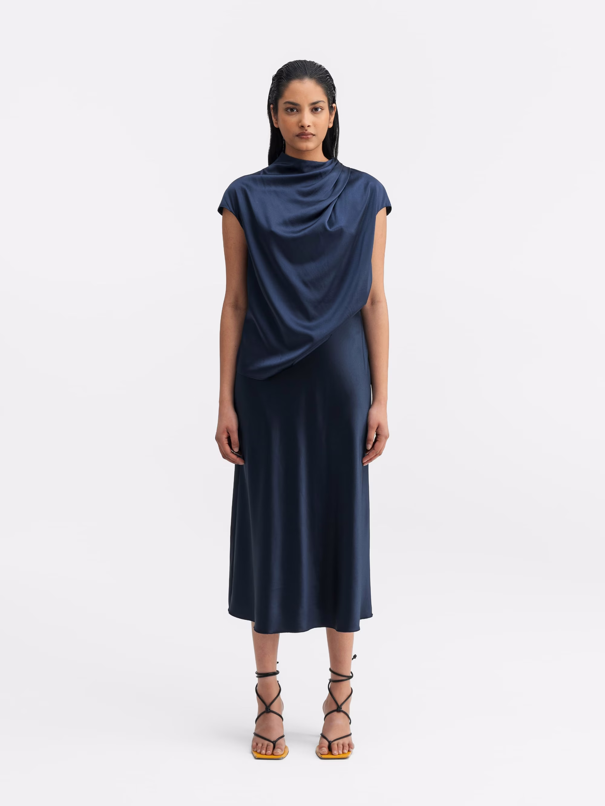 Ahlvar Gallery Tops in Blue